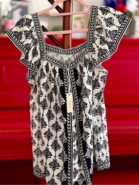 ✨NWT✨ Max Studio Black and Cream Flutter Sleeve Button-Front Blouse S